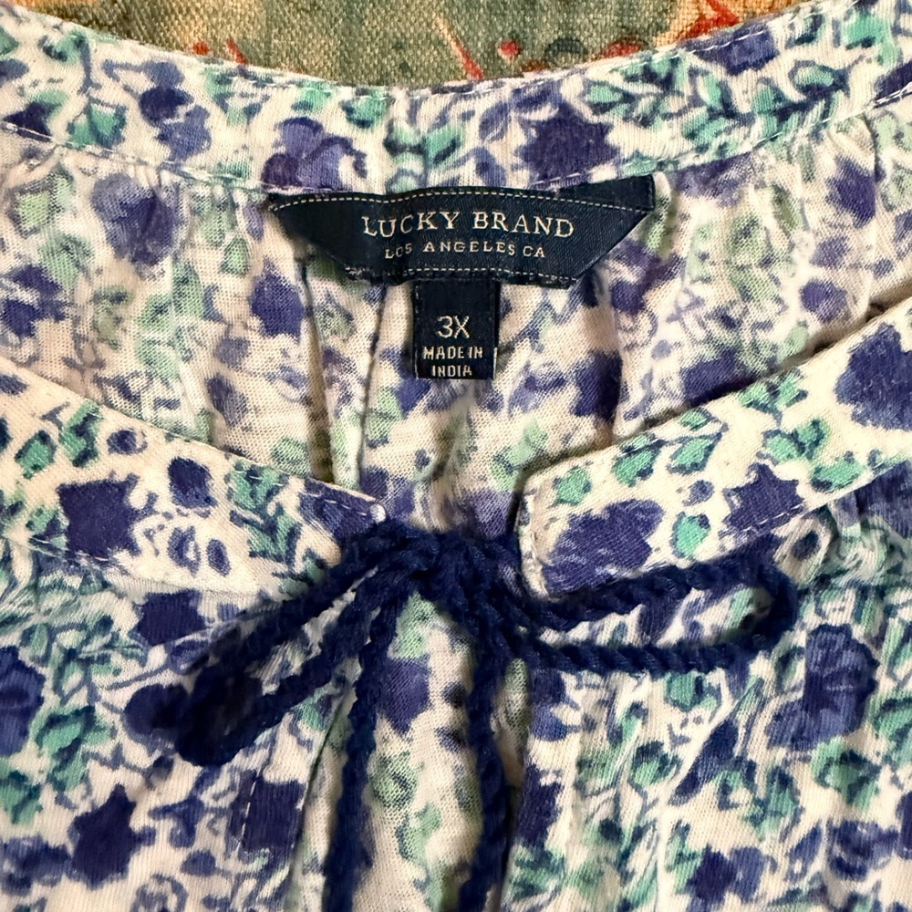 Trio of Women’s plus size sleeveless tops. Nicely detailed in a great bundle! - Picture 7 of 16